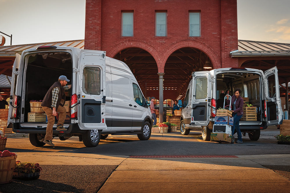 VIDEO - Scene che mostrano come attivare il modem Ford a bordo del veicolo e i suoi pratici utilizzi nel mondo reale.