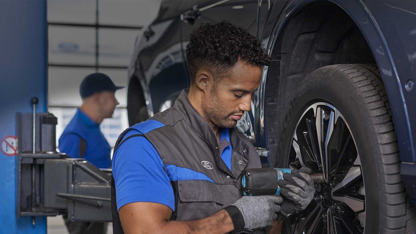 Ford Service engineer, tightening wheel bolts