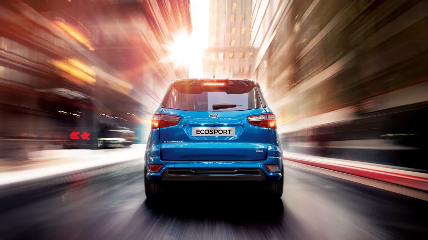 Ford EcoSport blu su strada